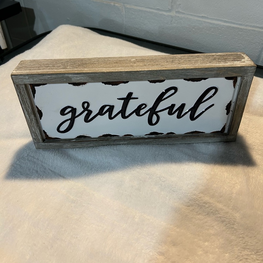 “Grateful” Sign Decor - Picture 2 of 3